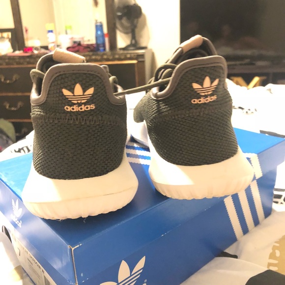 Tubular Shadow - Picture 3 of 8